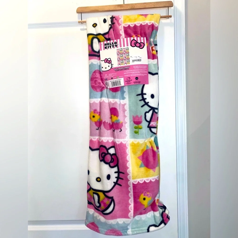 Hello Kitty Patchwork Easter Blanket - Picture 1 of 8